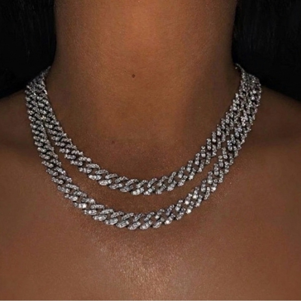 Elegant Silver Necklace - Picture 5 of 6